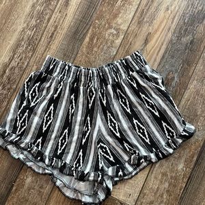 tucker and tate flowy shorts